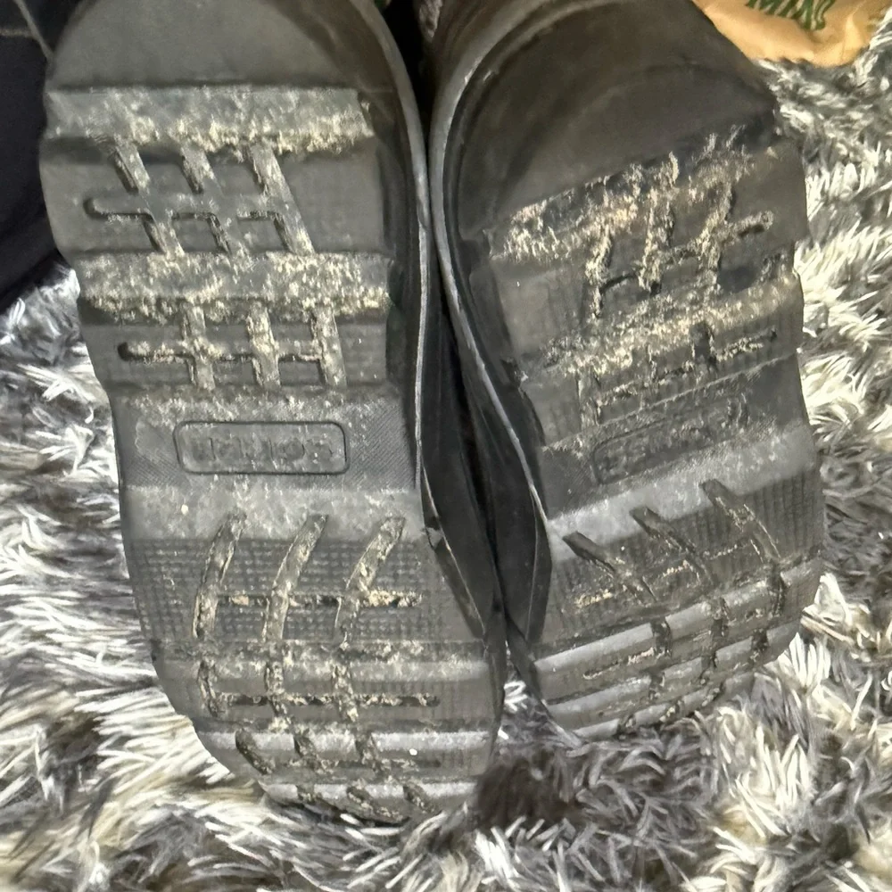 Sorel Flurry Kids’ Black and Gray Insulated Winter Boots Size 7 Big Kids EUC